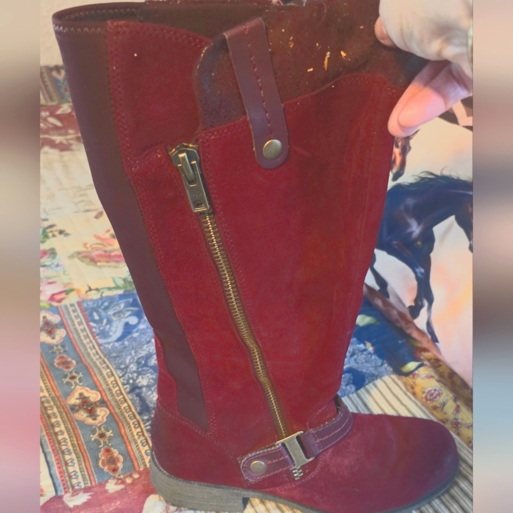 Women's Burgundy Knee-High Boots Zipp Ups